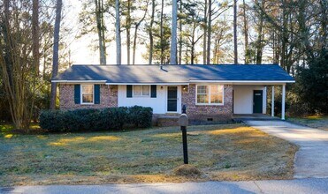 Building Photo - 135 Arrowhead Rd