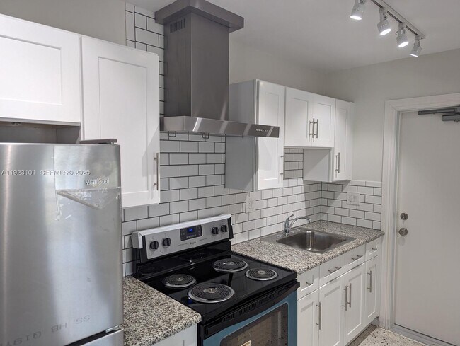 Foto del edificio - 3556 SW 13th Terrace