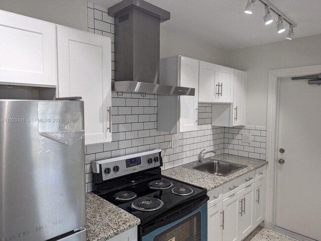 Building Photo - 3556 SW 13th Terrace