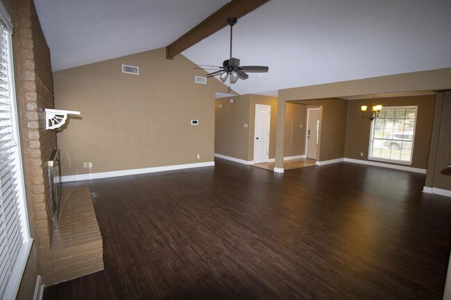 Building Photo - 309 Teakwood Dr