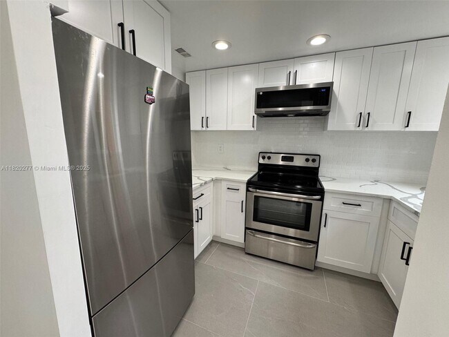 Building Photo - 946 W 37th Terrace