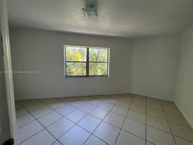 Foto del edificio - 2210 NE 170th St