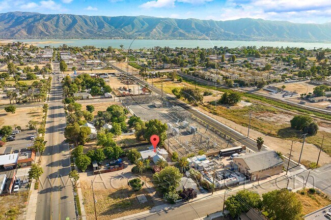Foto del edificio - Charming Home in Historic Downtown Lake Elsinore!