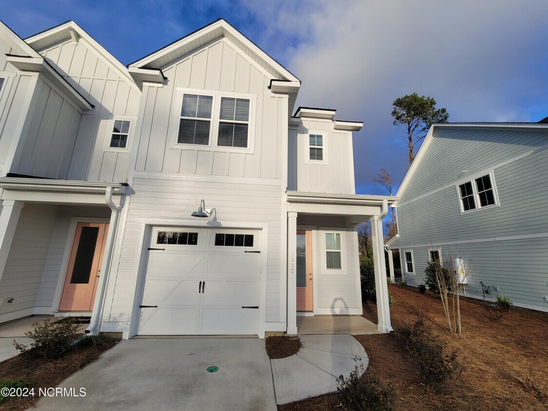 Primary Photo - 1032 Tidal Ln