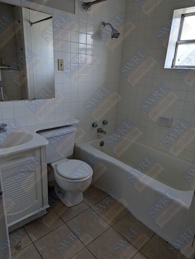 Foto del edificio - Coming Soon! Showings available after May ...