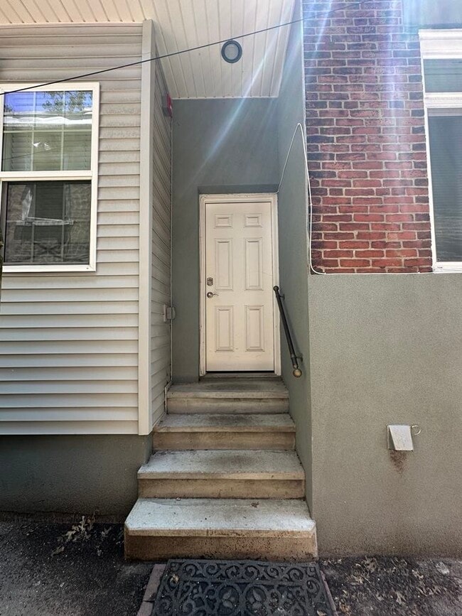 Building Photo - 3809 Baring St