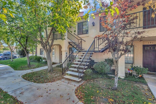 Building Photo - 2554 Olive Dr