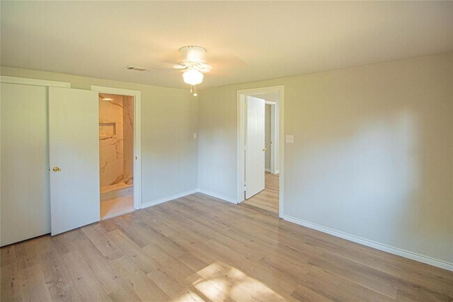 Building Photo - 2072 Fm