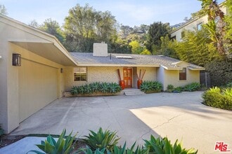 Building Photo - 1323 Roscomare Rd