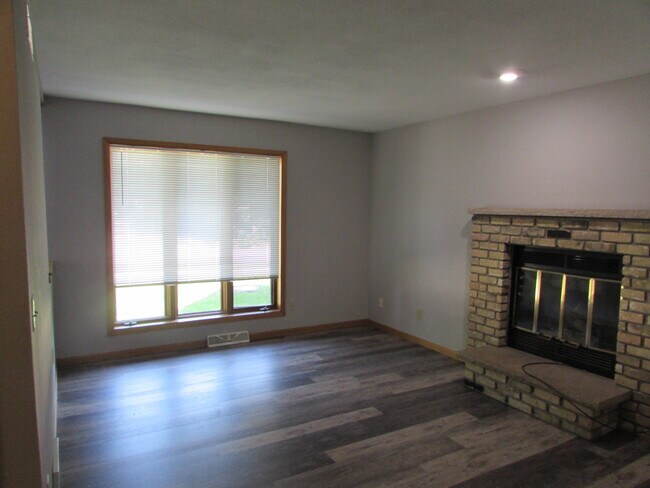 Foto del edificio - 7653 Farmington Way