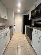 Building Photo - 10206 Twin Lakes Dr