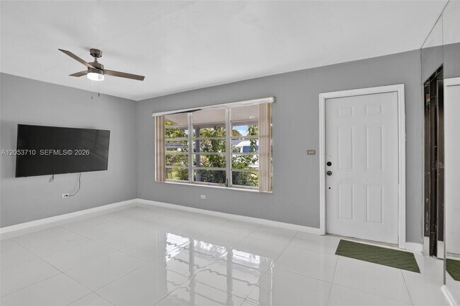 Building Photo - 2331 Flamingo Dr