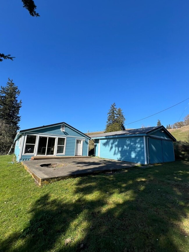 Foto del edificio - Peaceful Country Home with Patio & Detached Garage