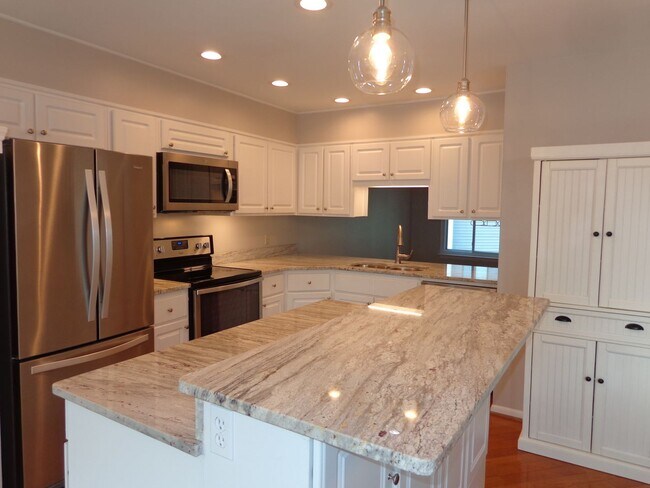 Building Photo - Shadowlawn - Shadow Cove Condominiums