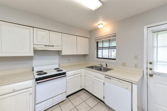 Building Photo - 9519 Westpark Dr