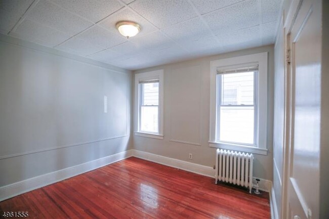 Building Photo - 1329 Alina St
