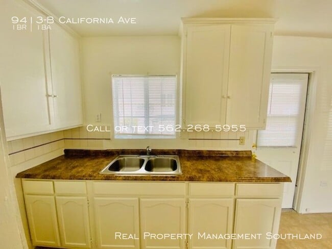 Building Photo - 9413 California Ave