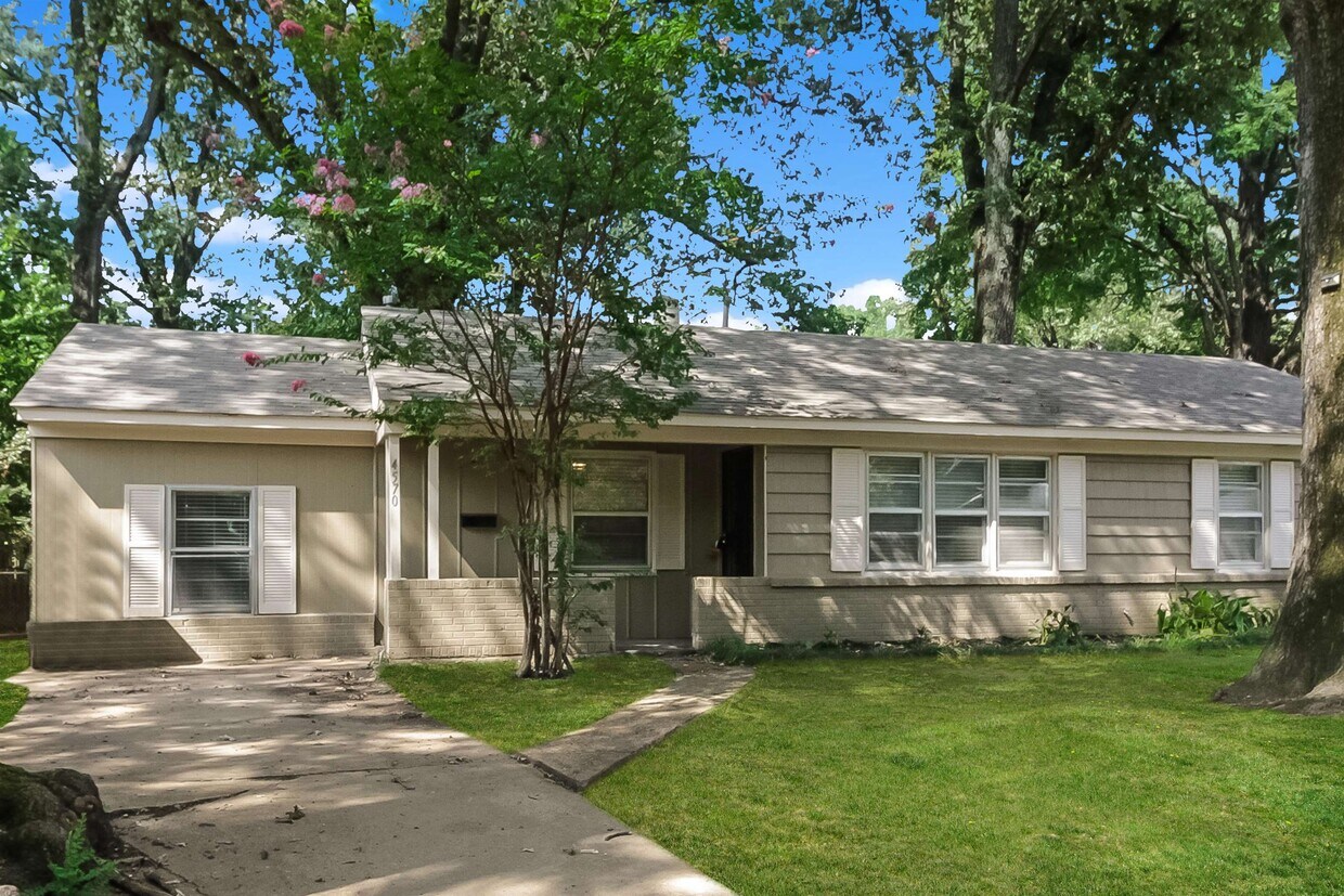 Primary Photo - 4570 E Dearing Rd