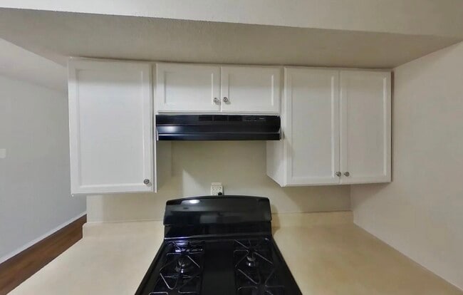 Building Photo - AVAILABLE NOW