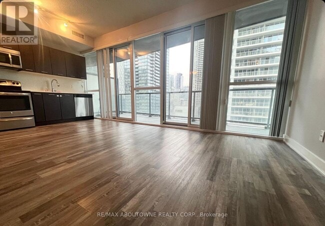 Building Photo - 20 Bruyeres Mews