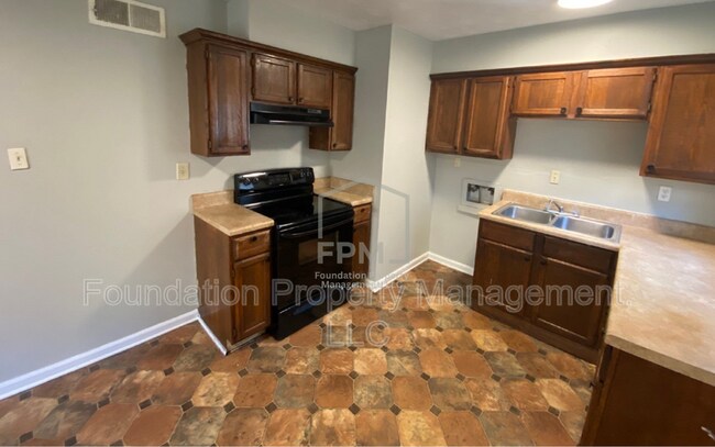 Building Photo - 913 Western Park Dr