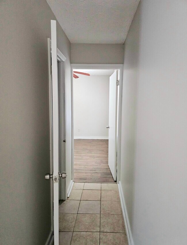 Building Photo - 422 Meriwether St