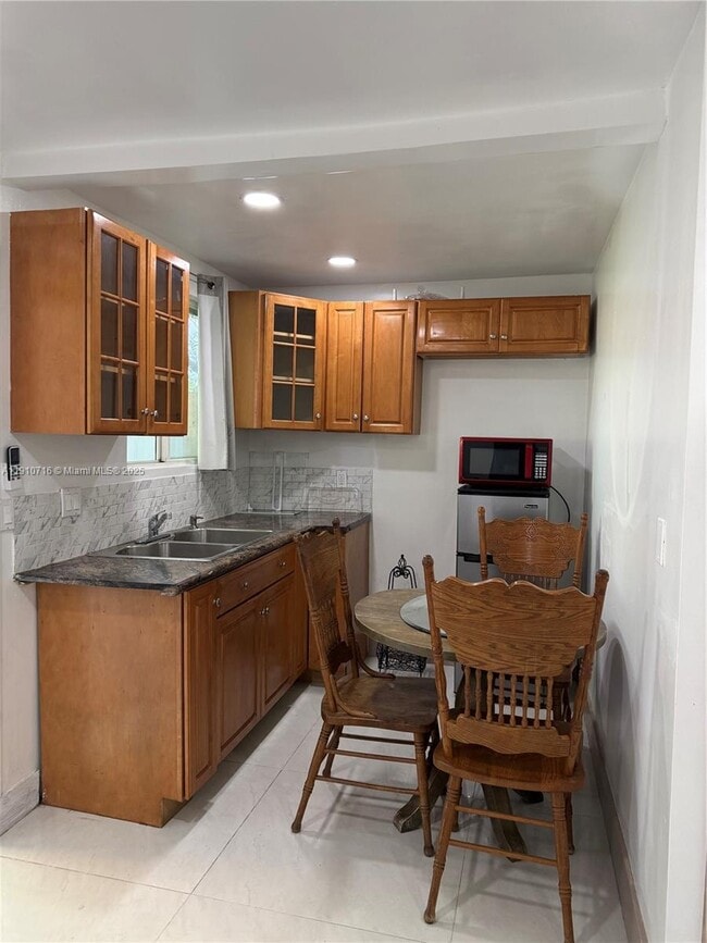 Foto del edificio - 7511 Farragut St