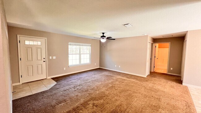 Foto del edificio - 3 BD/2BA Home in Beautiful Ocklawaha Ready for Move-In