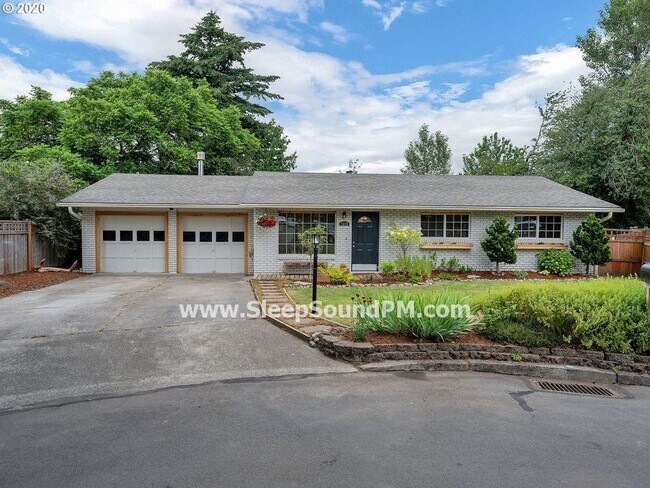 Building Photo - 1316 SE Kibling St