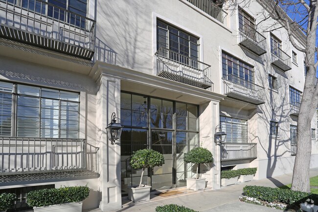 Building Photo - 9601 CHARLEVILLE