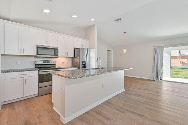Foto del edificio - Modern Single-Family Home with 3 Bedrooms,...
