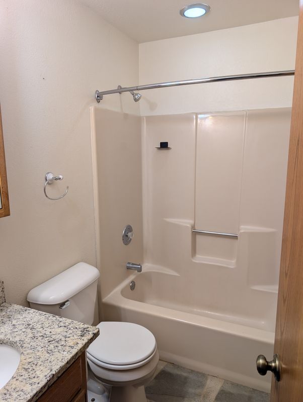 Foto del edificio - W167N11167 Queens Ct