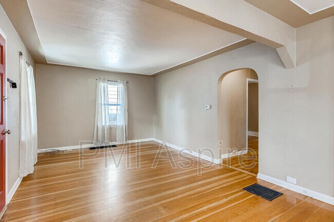 Building Photo - 2360 S Franklin St