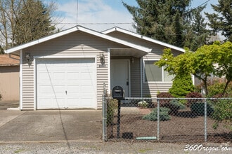 Building Photo - 7305 SE Harney St