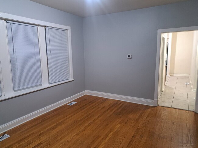 Foto del edificio - 7810 S Marshfield Ave