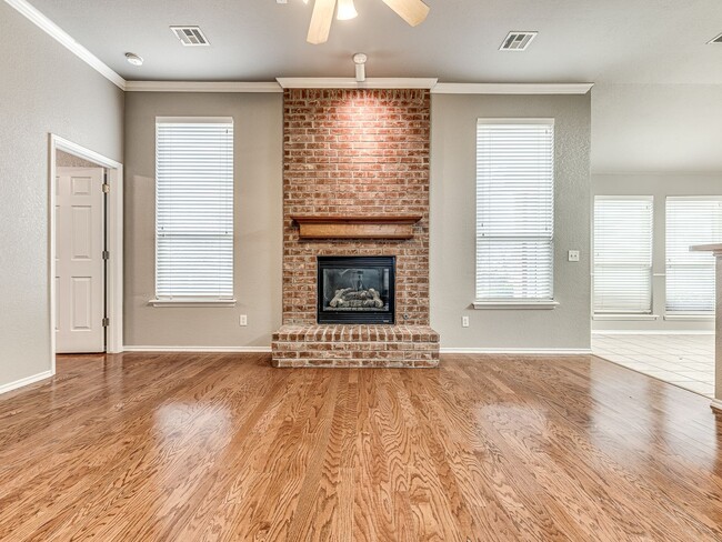 Building Photo - Updated home in Edmond + 3 bedrooms + Cul-...