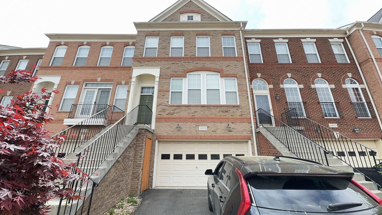 Foto principal - Fantastic 3 Bed 3.5 Interior Brick Townhom...