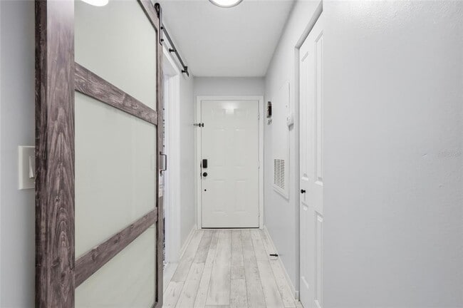 Building Photo - 2532 Grassy Point Dr