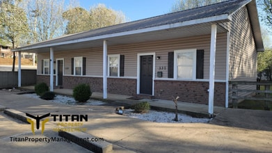 Building Photo - 331 E Narroway St