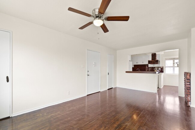 Building Photo - 431 Venice Way