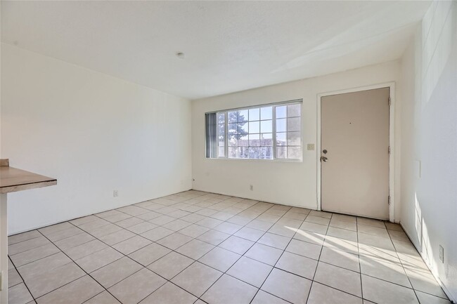 Foto del edificio - BEAUTIFUL 2 Bedroom 2 Bathroom Condo!
