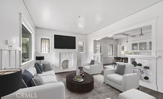 Foto del edificio - 454 W 59th Pl