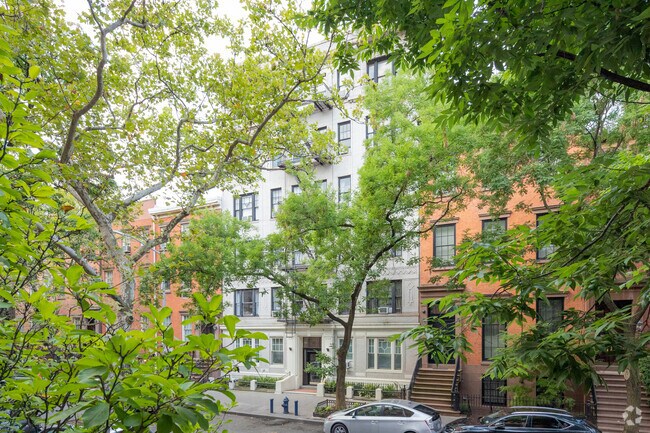 Building Photo - 334 W 22nd St