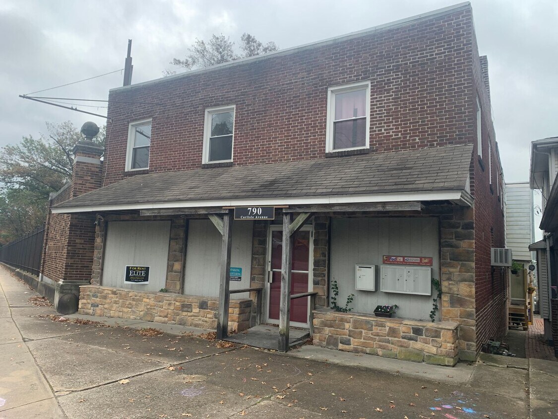 Primary Photo - Spacious 1 Bedroom Beside the Fairgrounds ...