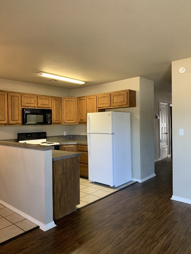 Kitchen comes with appliances - 17608 E 78th St N