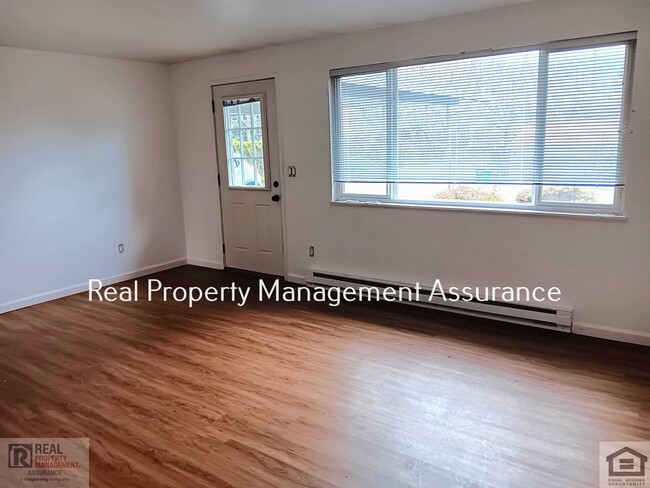 Foto del edificio - Charming 3BR/1.5BA Duplex Unit Now Availab...
