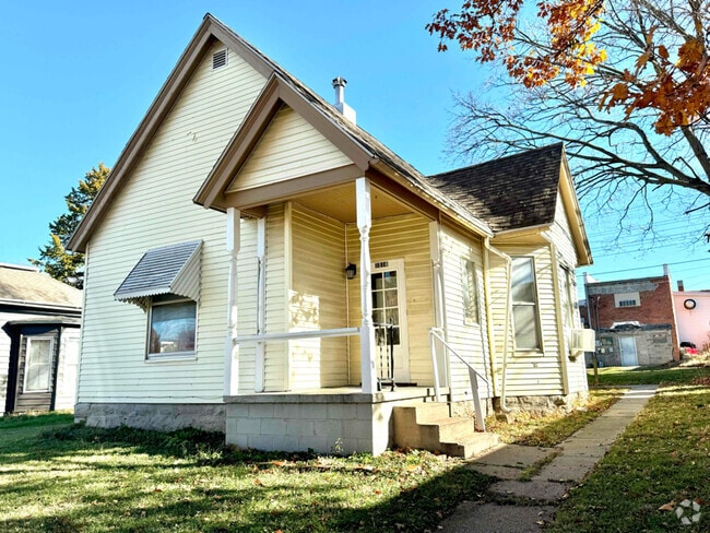 Building Photo - 1816 Chase St