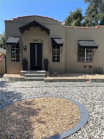 Building Photo - 868 W Calaveras St