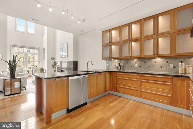 Building Photo - 1324 Q St NW