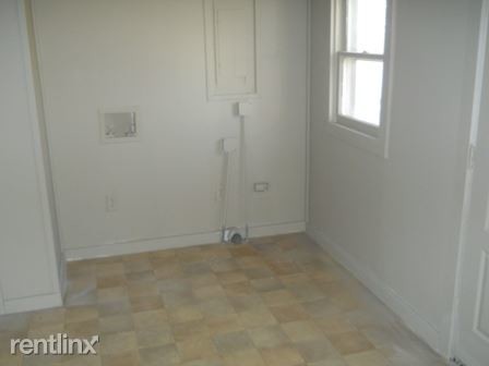 Building Photo - 3 br, 1 bath  - 1617 N Main Ave a